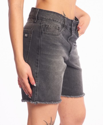 Short
Isabel La Católica Mom Black Short
Isabel La Católica Mom Black