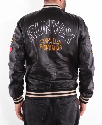 Campera 
Runway University