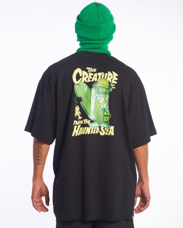 Remera
Creature Over Haunted Sea