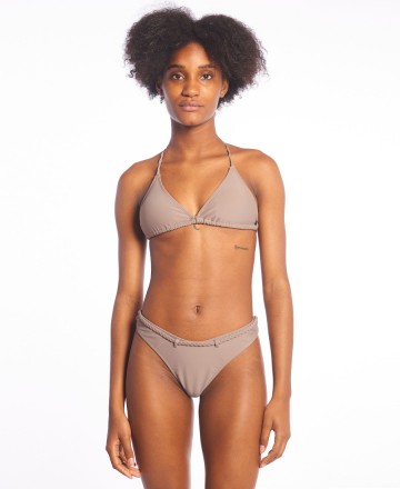 Bikini 
Y T Quique? C-Less Hi Trenzada