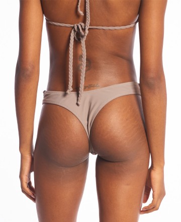 Bikini 
Y T Quique? C-Less Hi Trenzada
