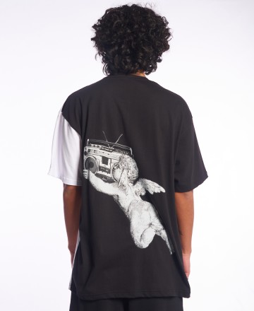 Remera 
MCD Over Querubin