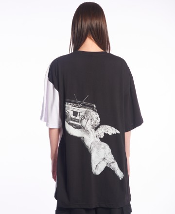 Remera 
MCD Over Querubin